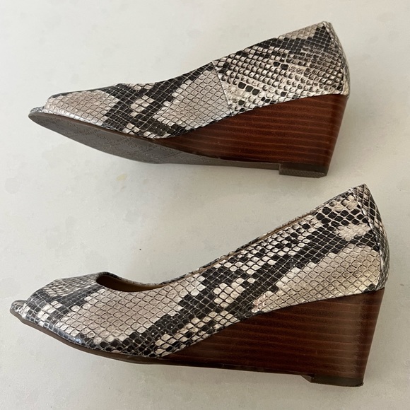 Vionic Bria Wedge - Picture 12 of 16